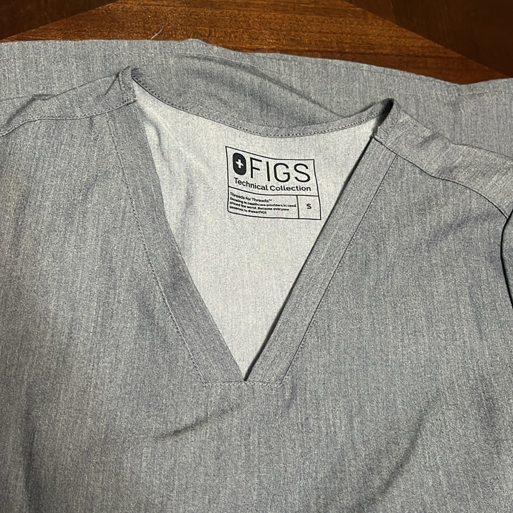 Figs Casma Three-Pocket Scrub Top - Picture 7 of 8